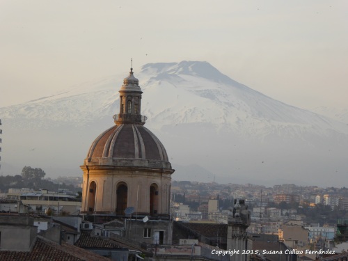 Vista del Etna desde la ciudad de Catania